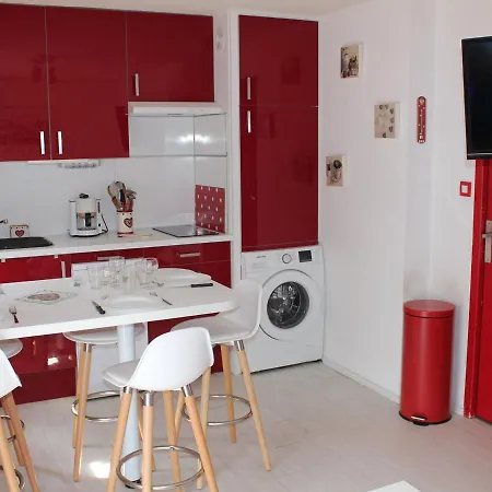 4 Personnes, - Balcon, Parking, A 200m Des Remontees Et Commerces - Fr-1-263-3 *